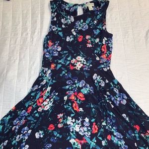 Soft and flows key hole back dress